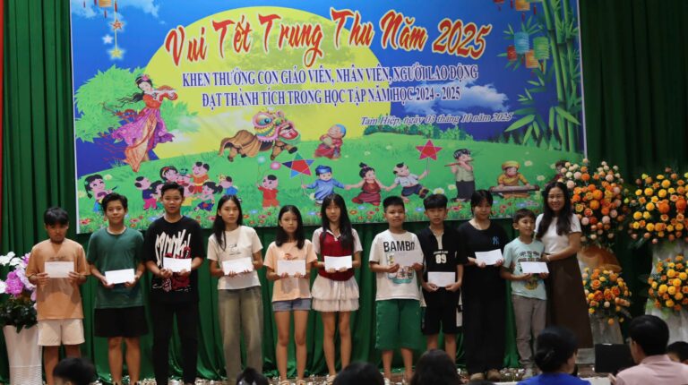 Đêm hội trăng rằm ấm áp ở trường Trấn Biên